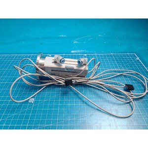 Cylindre pneumatique compact SMC CDQSB20-50-CJSC, utilisé comme pièce détachée pour équipement semi-conducteur d'occasion - Product Image 4