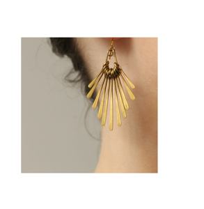 Pendientes de latón con acabado dorado, aros clásicos de moda para bodas, fiestas, hechos a mano, joyería étnica personalizada, accesorio de moda. - Product Image 5