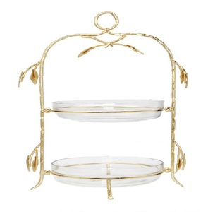 Juego de soportes para pasteles de dos niveles con cristal acanalado, enmarcado en un aro dorado con detalles florales, disponible a precios de mayorista. - Product Image 3
