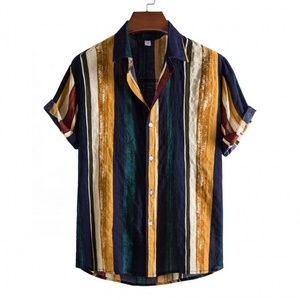 Chemise légère à manches courtes pour homme, en polyester, imprimée par sublimation, boutonnée, style hawaïen décontracté, idéale pour les vacances à la plage en été. - Product Image 3