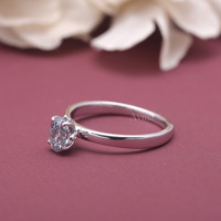 Bague de fiançailles solitaire pour femme en or blanc/rose et or jaune 18 carats avec diamant de laboratoire certifié IGI, taille ovale bleue