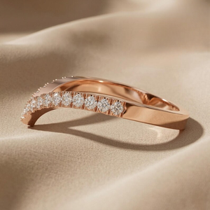 Bague de fiançailles/mariage en or jaune avec diamant de laboratoire courbé de clarté VVS VS pour femme - Product Image 2