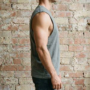 Débardeur Homme Personnalisé avec Logo, Coton Lourd Délavé Style Vintage, Coupe Oversize Épaules Tombantes, Idéal Musculation et Sport, 100% Coton - Product Image 3