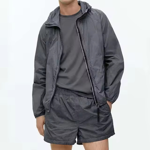 Conjunto Deportivo Personalizado con Cordón Ajustable, Ligero, de Nailon, con Capucha, para Invierno, para Hombre, Corte Regular, Cortavientos - Product Image 1
