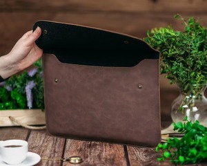 Funda Protectora y Bolsa de Transporte para Laptop de Cuero Genuino, Moderna y Duradera, para Macbooks y Laptops Empresariales LS-0238, Venta al Por Mayor - Product Image 5