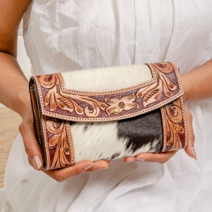 Embrague occidental hecho a mano LW, Estilo Vintage, diseño antiguo, pelo de piel de vaca en billetera de piel con ranuras para tarjetas en efectivo - Product Image 1