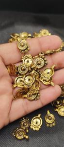 Breloques en laiton à forme géométrique spirale, breloques dorées brutes, breloques bohèmes pour macramé et fabrication de bijoux - Product Image 5