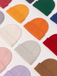 Gorro de Punto Unisex para Invierno, Color Rojo Sólido, Puño Acanalado, Tejido a Mano, Estilo Casual para Adultos, Circunferencia de Cabeza 56-58CM - Product Image 3