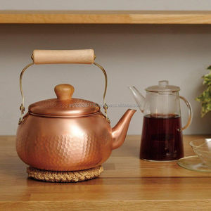 Bouilloire traditionnelle en cuivre, ustensile de cuisine fait à la main pour faire bouillir le lait, l'eau, le thé, rehaussant l'esthétique rustique de la cuisine avec un attrait intemporel - Product Image 5