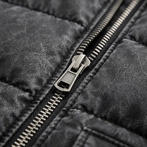 Chaqueta Acolchada Impermeable Unisex Negra con Efecto Ácido, con Cierre, Capucha y Múltiples Bolsillos, para Invierno - Product Image 4