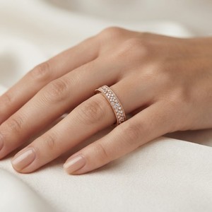 Anillo de Eternidad de Oro Rosa de 14K con Diamantes Redondos de Corte Brillante en Engaste Pavé, Certificado IGI, Anillo de Boda Clásico para Mujer - Product Image 2