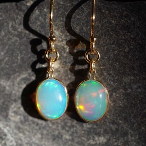 Boucles d'oreilles clous en opale plaqué or pour femme, classiques, pour usage quotidien, serti clos, forme cloche, tendance chrétienne - Product Image 2