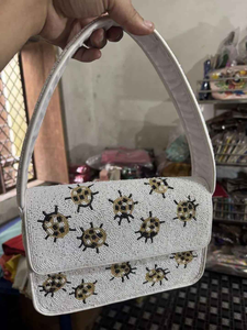 Bolso Bandolera Unisex Hecho a Mano, Ligero y Duradero, con Cuentas de Vidrio Multicolores y Bordado de Perlas, Personalizado con Diseño Floral - Product Image 6
