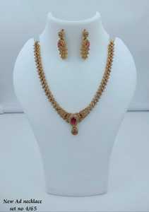 Conjunto de Collar y Pendientes de Perlas Geométricas Plateados de la Colección Fancy, Joyería de Boda para Mujer, Estilo Clásico con Pedrería de Alta Calidad - Product Image 2