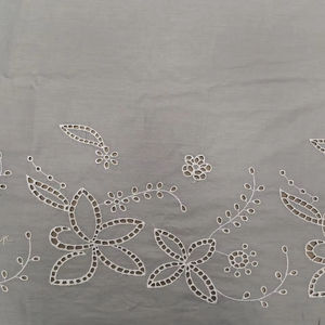 Tissu en coton lavande tissé léger et respirant, brodé à l'œillet, idéal pour la confection de robes pour filles et femmes - Meilleure vente - Product Image 1