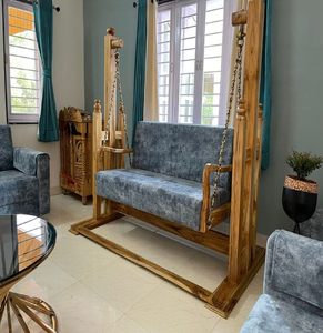 Banco columpio de madera con acabado natural moderno y un asiento acolchado de color verde vibrante, disponible a precios de mayorista. - Product Image 4