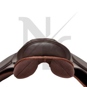 Selle de saut d'obstacles haut de gamme en cuir de vachette véritable pour une adhérence supérieure, produits d'équitation anglaise d'Inde - Product Image 4