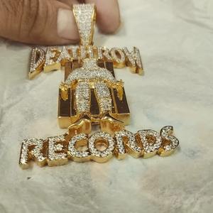 Pendentif Lettre Personnalisée en Diamant Rond 3 Carats, Plaqué Or Blanc 14K sur Argent, Classique pour les Fêtes avec Breloques Diamantées - Product Image 3