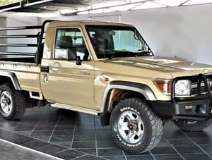 LandCruiser VD779 Usado, Motor Diésel Turbo de 4 Cilindros, Eficiencia de Rendimiento, Potencia/Torque, Cuero Oscuro, Personalizable - Product Image 3