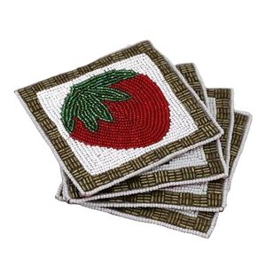 Posavasos Cuadrado de Fresa con Cuentas Coloridas Hecho a Mano, Diseño Festivo Promocional Ecológico y Bohemio para Ocasiones Especiales - Product Image 1