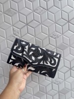Étui de téléphone en cuir sculpté à la main de luxe, style occidental, noir élégant, multi-usages, avec fermoir, vente chaude d'hiver