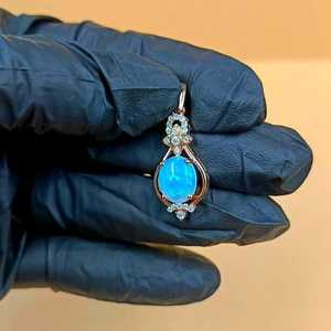 Pendentif en opale or rose avec accents de diamants, style vintage, charme solitaire pour femme, à porter au quotidien, forme goutte d'eau, serti griffe - Product Image 6