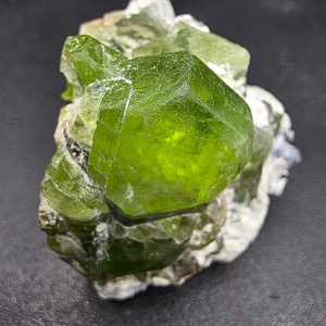 Cristal Fantasma Verde, Corte Hexagonal, Espécimen Natural sobre Matriz - Product Image 1