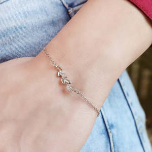Cadeau de Noël pour la Saint-Valentin, bracelet réglable en argent sterling 925 plaqué rhodium avec feuilles glamour CZ pour femmes et filles - Product Image 4