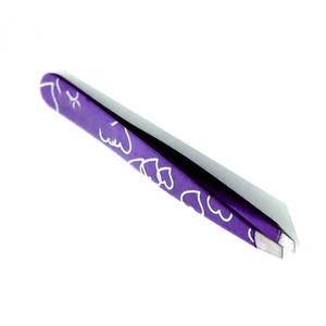 แหนบถอนขนคิ้ว Ryzer Studio รุ่น Modern Curved Tip ป้องกันไฟฟ้าสถิตย์ ทนทาน ทำจากสแตนเลส ด้ามจับถนัดมือ สำหรับการตกแต่งทรงคิ้วอย่างแม่นยำ - Product Image 6