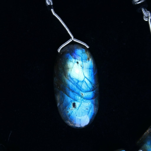 Pierre précieuse de labradorite de qualité supérieure |   Pierre de labradorite naturelle percée sur le côté |   Color Play 10-25mm 100g |   Fournitures pour la fabrication de colliers | - Product Image 1