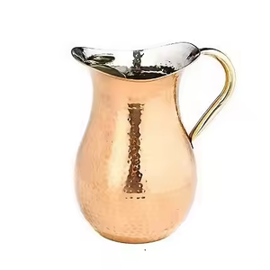 Carafe à eau en cuivre avec une forme élégante et une finition traditionnelle pour la cuisine, la salle à manger et le service quotidien des boissons - Product Image 2