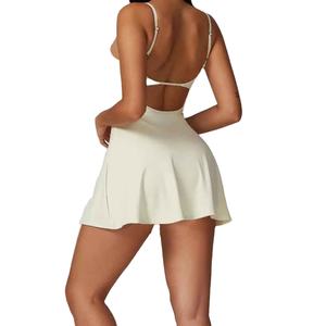 Ensemble de tennis professionnel : Jupe-short et haut résistants à la transpiration, en tissu confortable et flexible, idéal pour l'entraînement et les matchs. - Product Image 4