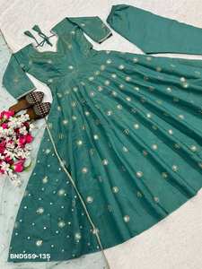 ผู้ผลิตชุดอานาร์กาลีผ้าไหมซิมมาร์แบบดั้งเดิมของอินเดีย พร้อมงานปักเลื่อมและงานปักลาย จากเมืองสุรัต - Product Image 5