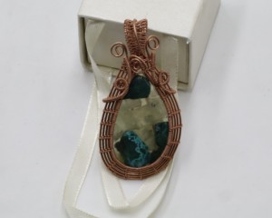 Pendentif Charme en Amétrine Fantaisie Enveloppé de Fil de Platine |   Pierre précieuse d'amétrine naturelle, bijoux de luxe faits à la main |   Pendentif taille unique - Product Image 1