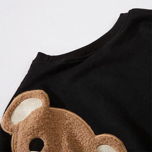 Sweat-shirt noir à col rond pour femme avec applique ours brun sur la manche gauche, design de dessin animé, tenue décontractée pour l'automne - Product Image 5