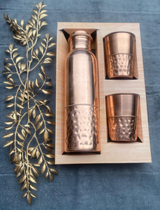Ensemble de bouteilles d'eau en cuivre avec deux tasses, design martelé à la main, vaisselle portable pour usage domestique - Product Image 4