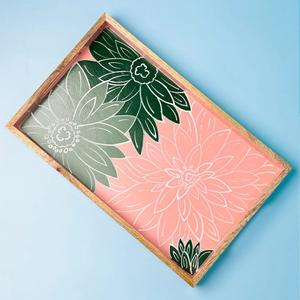 Bandeja de servir de madera de mango con estampado floral de dalias rosas y verdes, plato decorativo rectangular artesanal al por mayor para pedidos al por mayor - Product Image 1