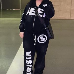 ชุดเซ็ตเสื้อฮู้ดดี้ผ้าฝ้ายทรงหลวมและกางเกงจ็อกเกอร์ขาบานสำหรับผู้ชาย - Product Image 3