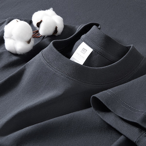 เสื้อยืดโอเวอร์ไซส์สีพื้น ผ้าคอตตอนผสม 100% น้ำหนัก 240 กรัม ระบายอากาศได้ดี เป็นมิตรกับสิ่งแวดล้อม ปักลายพร้อมพิมพ์โลโก้ด้านหน้าตามแบบที่ต้องการ - Product Image 6