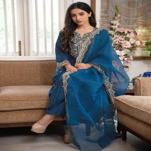 VASTRA COTTAGE Kurta Bordada Tesla con Pantalón y Dupatta de Organza con Encaje, Color Azul Cerúleo, Ropa Étnica para Mujer, Vestido Cosido - Product Image 2