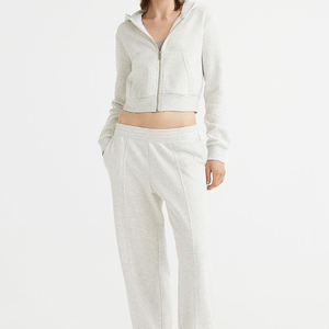 Sweat-shirt à capuche court en molleton imprimé uni pour femme, anti-boulochage, hiver, poches brodées, manches longues - Product Image 2