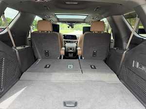 Obtenez le SUV familial d'occasion 2025 Premium 3 rangées, modèle High Country Performance - Product Image 3