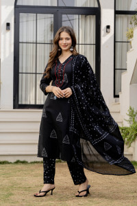 ชุดคุรตะสีดำสุดฮิตพร้อมกางเกงและผ้าคลุมไหล่ 3 ชิ้น ผ้าฝ้ายอินเดีย สำหรับงานปาร์ตี้ - Product Image 4