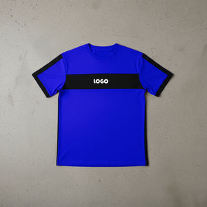 Camiseta Deportiva Rosa para Hombre, Manga Corta, Cuello Redondo, Ribete en Contraste, Bloques de Color, Corte Regular, Tejido de Poliéster, Logotipo en el Frente - Product Image 4