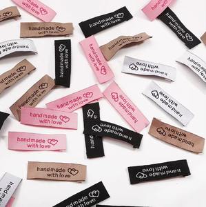 Etiqueta Tejida Personalizada de Seda Dorada Mate, Suave, con Borde Cortado a Láser, Plegable, en Rollo, Impermeable y Ecológica para Prendas - Product Image 5