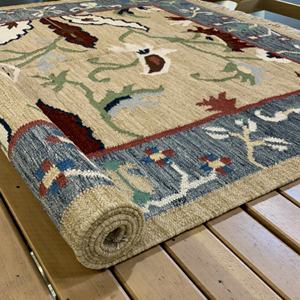 Alfombra Kilim Tejida a Mano, Abstracta, Moderna y Ecológica |   Tejido plano azul marino y arena |   Alfombra 100% Lana Natural para Sala de Estar y Dormitorio - Product Image 1