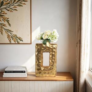 Vase décoratif en métal fait main moderne pour table, élégant porte-fleurs avec design écologique pour l'intérieur de la maison - Product Image 1