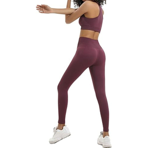 Ensemble de tenues de yoga pour femmes : Leggings taille mi-haute et soutien-gorge de sport assorti, motif écossais, légers, respirants et à séchage rapide pour la gym et le fitness - Product Image 1