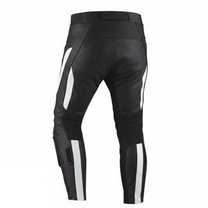 Pantalon en cuir pour motard élégant pour homme - Pantalon de motard à coupe flexible avec plusieurs poches, design moderne et slim, protection CE - Product Image 2