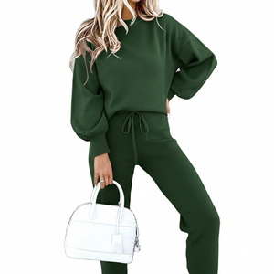 Conjunto Deportivo de Dos Piezas para Mujer Elite Comfort Studio, Sudadera de Felpa Suave y Pantalones Jogger de Corte Holgado, OEM ODM - Product Image 4